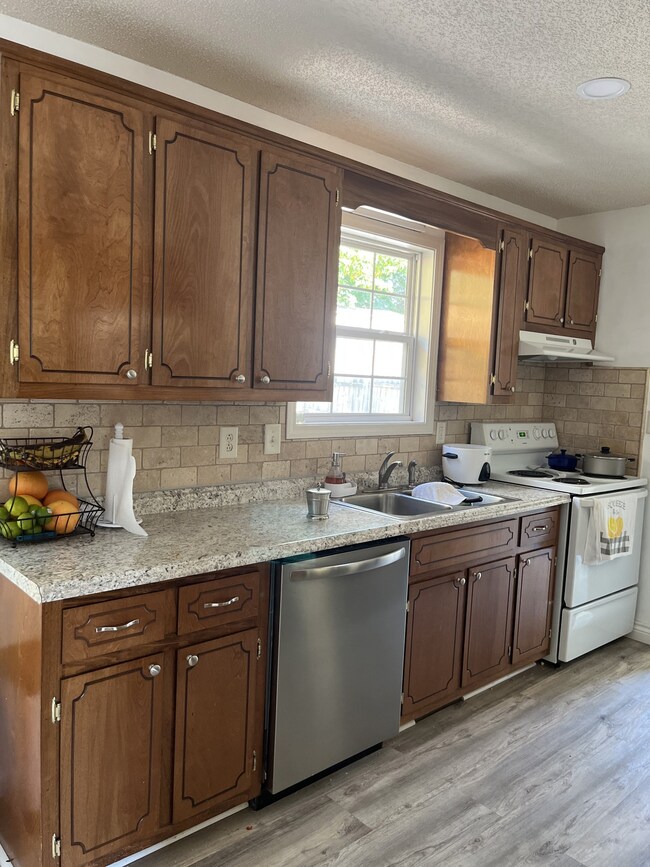 343 Donna Dr, Clarksville, TN 37042 - photo 5