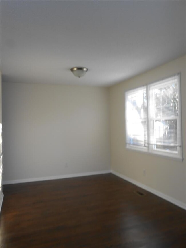 804 Barn St, Jacksonville, NC 28540 - photo 3