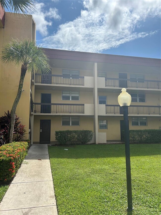 3253 Foxcroft Rd unit G305, Miramar, FL 33025 - photo 3