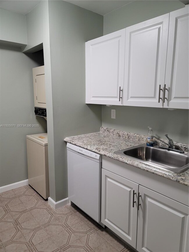 200 NW 107th Ave unit 104, Miami, FL 33172 - photo 6