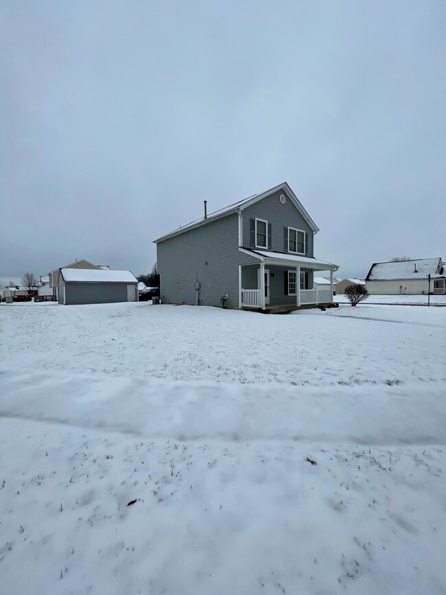 Lake Forest 1107 - garage