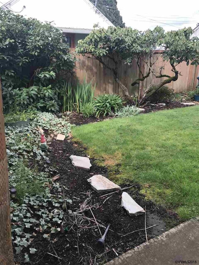Beautifully maintained and secluded yard.