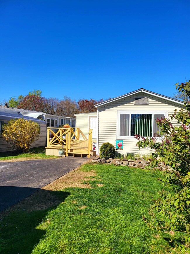 175 Leavitt Rd unit 10, Pittsfield, NH 03263 - photo 7