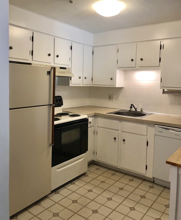 16 Williamsburg Ct unit 14, Shrewsbury, MA 01545 - photo 7