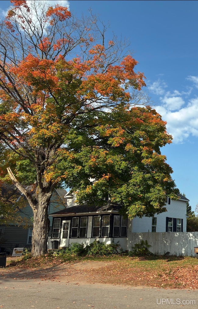 232 W Jasper St, Gwinn, MI 49841 - photo 2