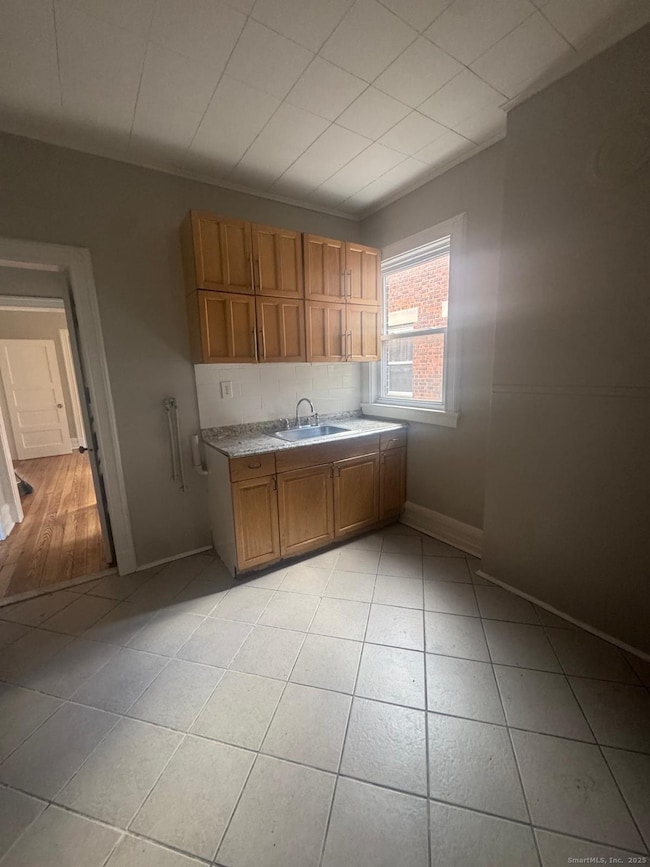 287 Dover St unit 2, Bridgeport, CT 06610 - photo 2