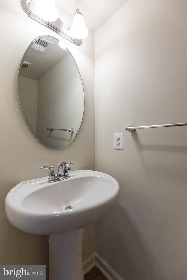 11843 Saint Linus Dr, Waldorf, MD 20602 - photo 6