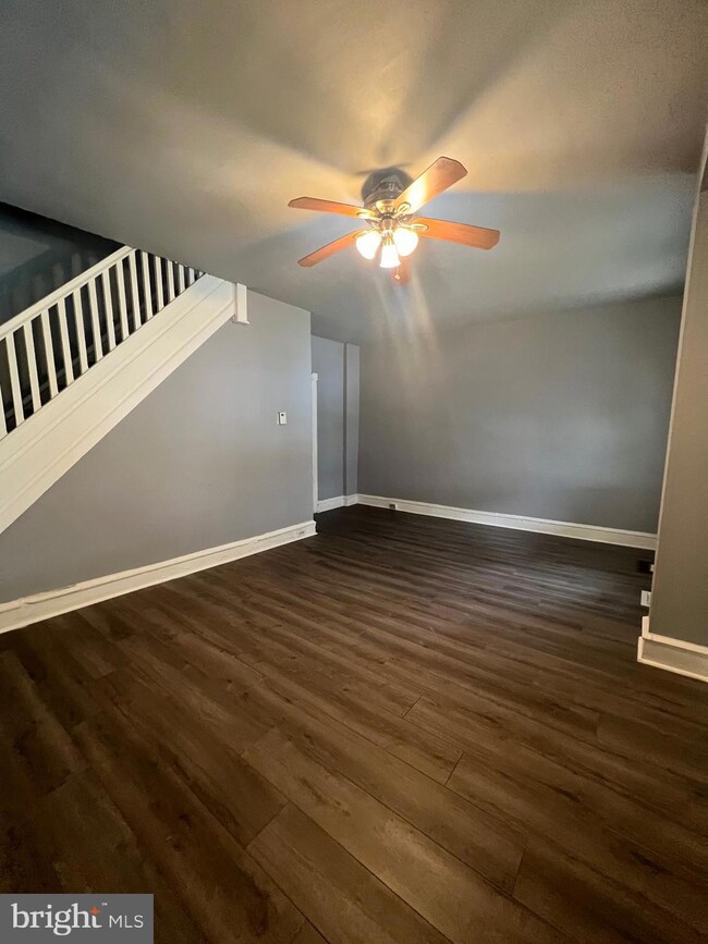 213 Hamilton Ave, Darby, PA 19023 - photo 3