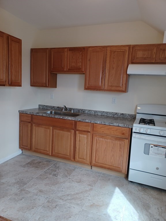 218 Albion St unit 220, Fall River, MA 02723 - photo 6