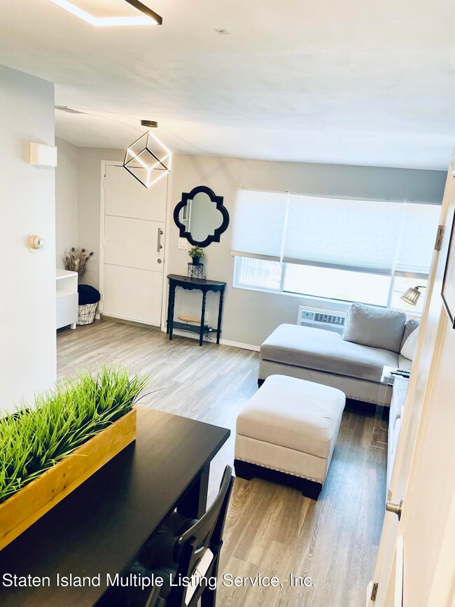 36B Francine Ct unit 94B, Staten Island, NY 10306 - photo 2