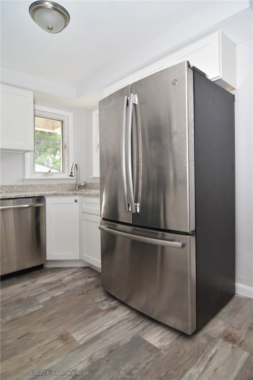 52 Wainwright St, Providence, RI 02908 - photo 7