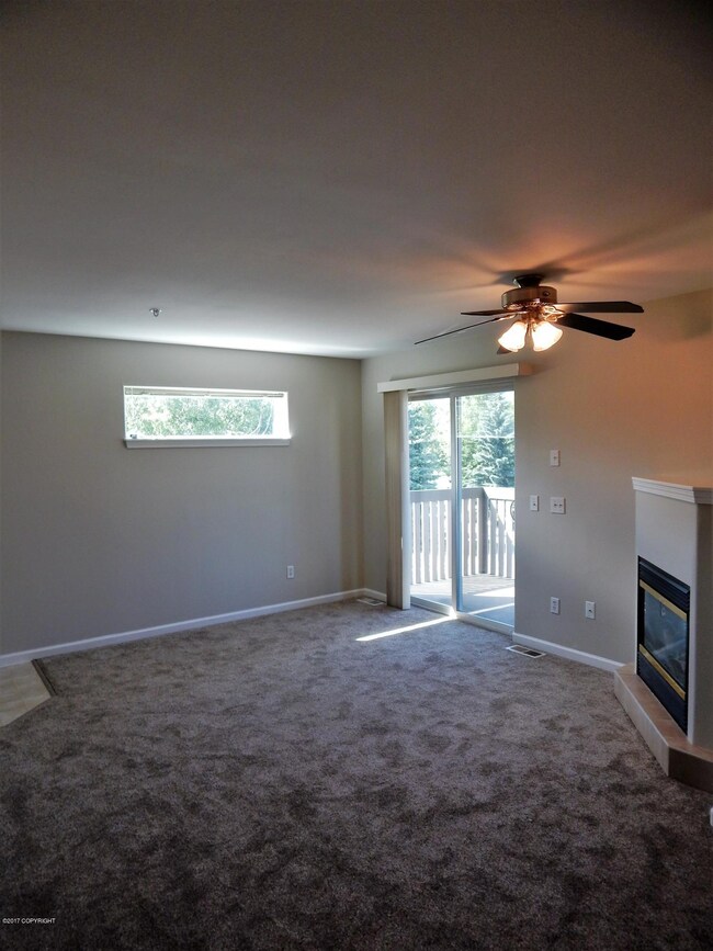 Living Room W/Ceiling Fan