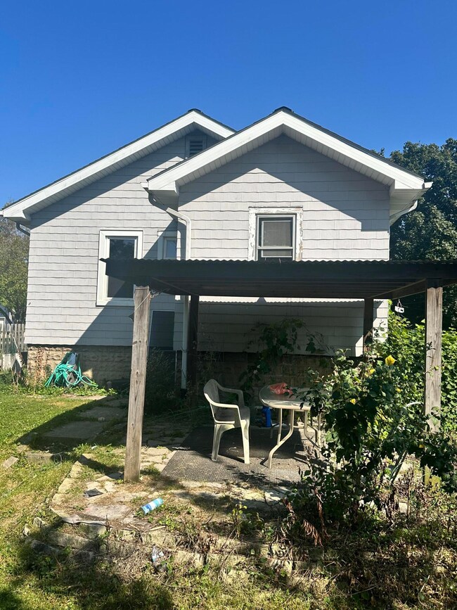 312 N Kelly St, Hobart, IN 46342 - photo 6