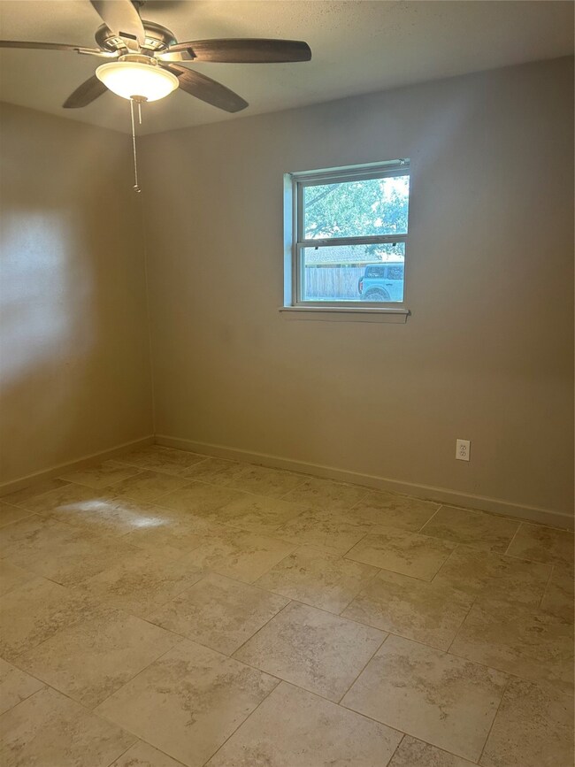 206 Skyview Terrace unit A, Friendswood, TX 77546 - photo 7