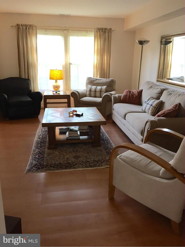 8226 Carrleigh Pkwy unit 82, Springfield, VA 22152 - photo 4