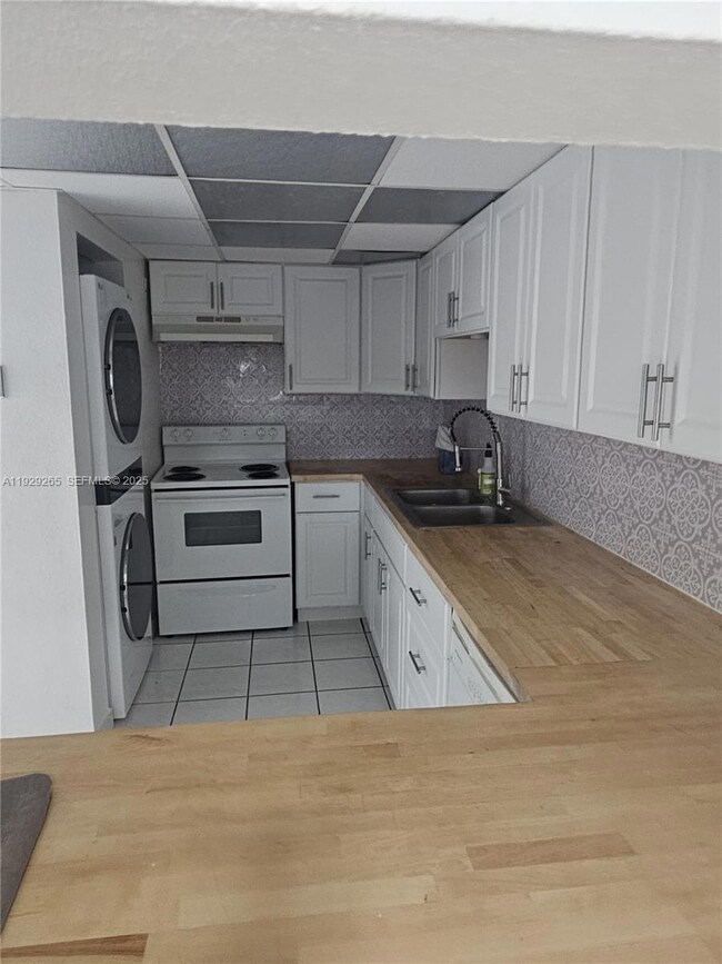 Samari Lake unit 2430, Hialeah, FL 33016 - photo 5