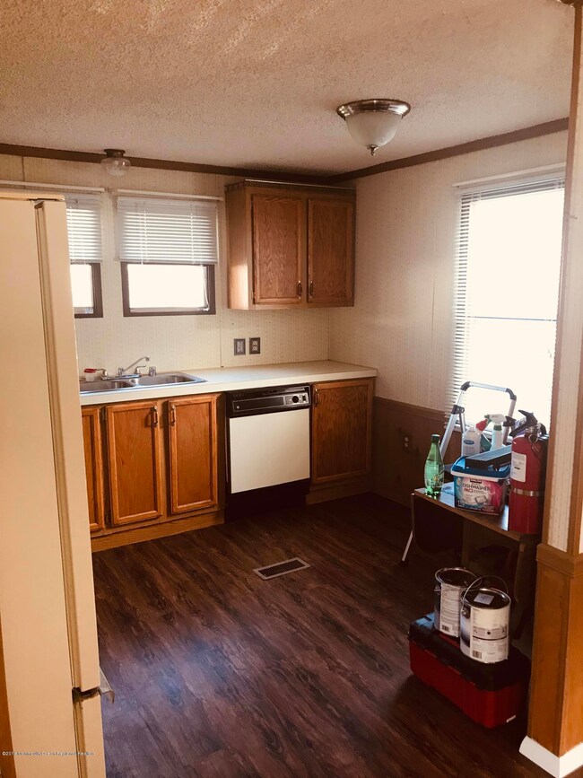 E58EB519-AB27-4311-A1BA-9752097E7FB3