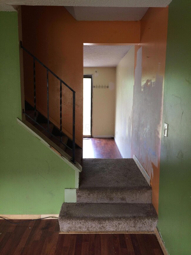 Pass through to Dining Room