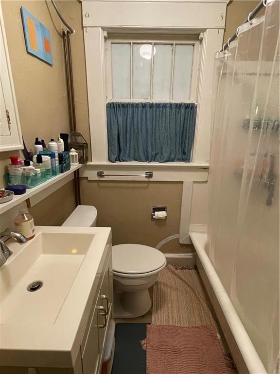 Full bath featuring a shower with shower curtain, 