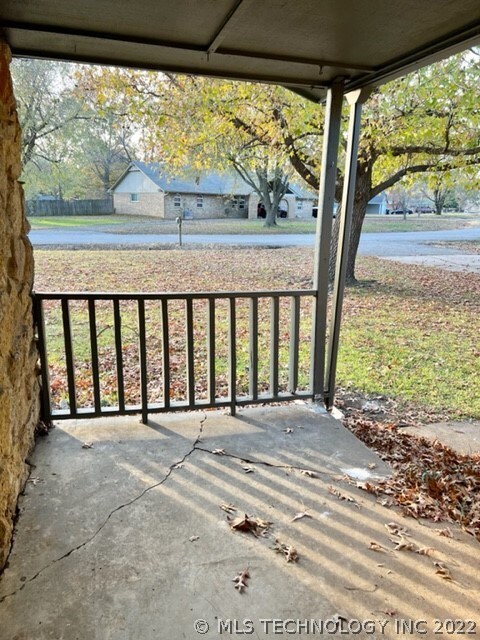 8915 S 200th East Ave, Broken Arrow, OK 74014 - photo 3