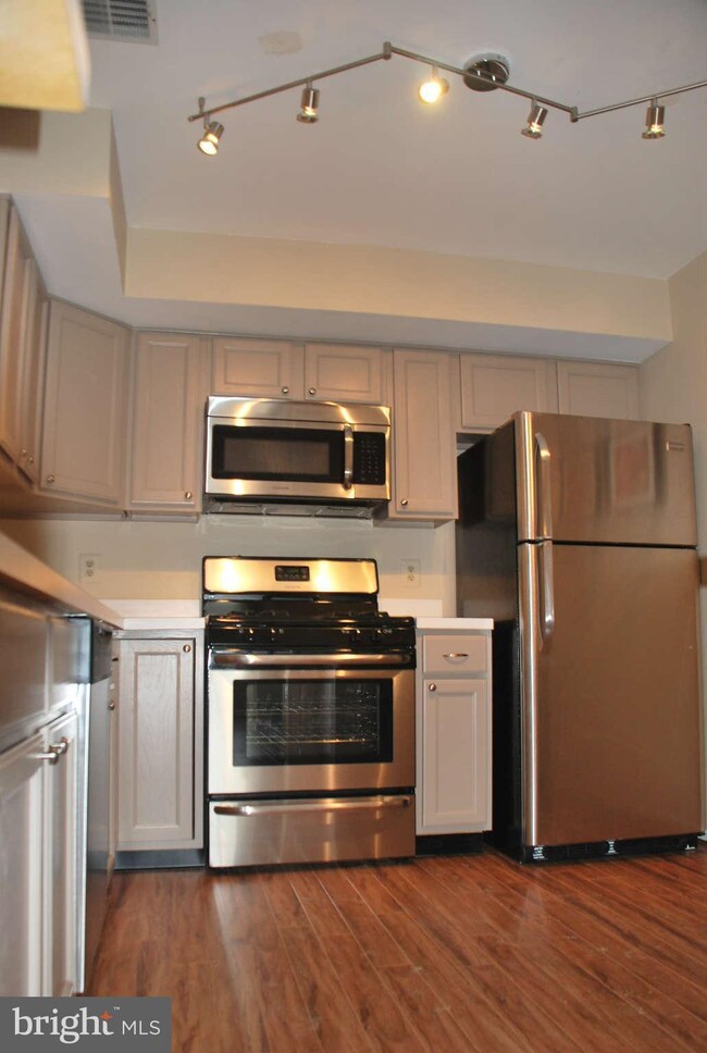 9220 Cardinal Forest Ln unit D, Lorton, VA 22079 - photo 4
