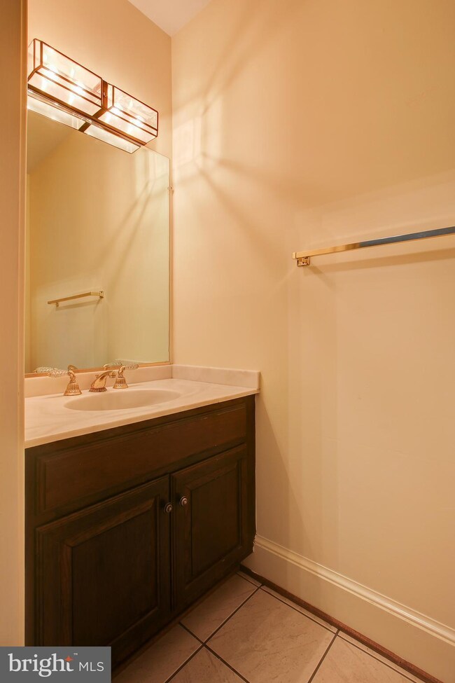 9428 Turnberry Dr, Potomac, MD 20854 - photo 3