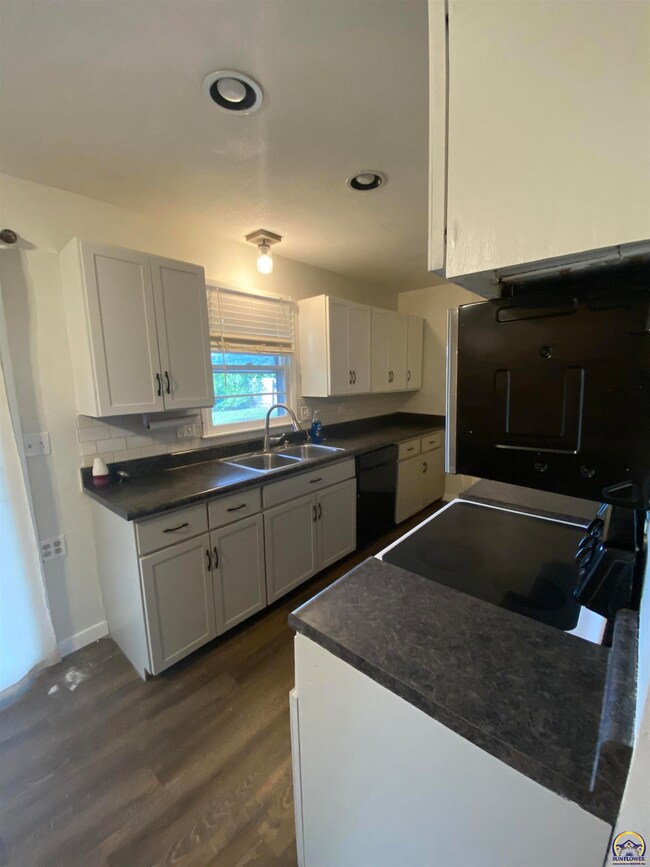 5200 SW 31st Terrace, Topeka, KS 66614 - photo 4