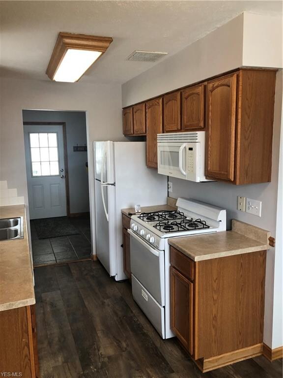 292 Gayle Dr, Sheffield Lake, OH 44054 - photo 4