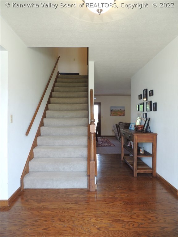 304 Dawn St, Scott Depot, WV 25560 - photo 2