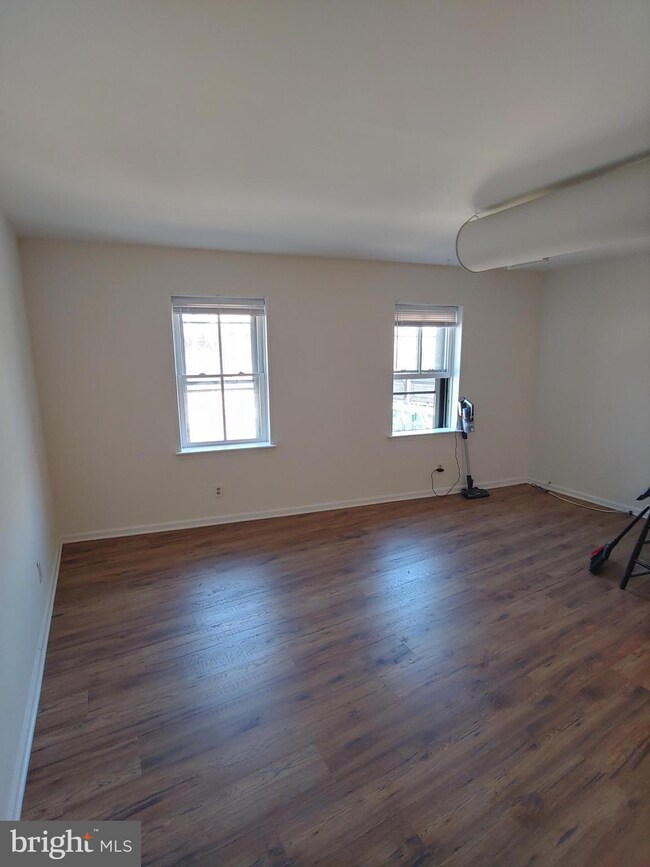 117 Green Ln unit C, Philadelphia, PA 19127 - photo 5