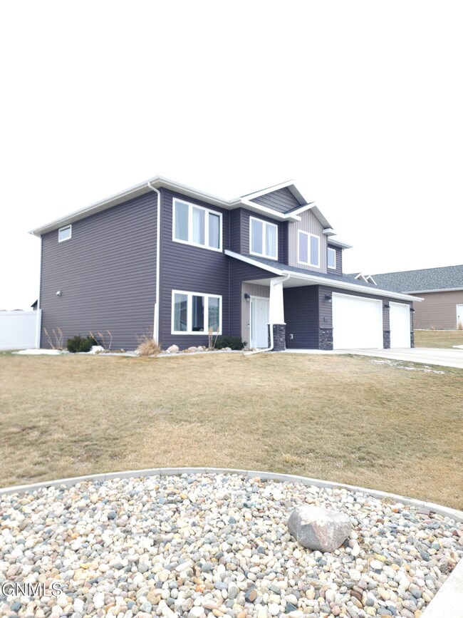 537 Quarry Ln, Bismarck, ND 58503 - photo 3