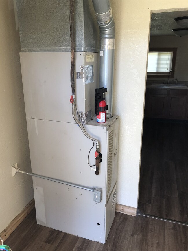 1063 Columbus St, Wabash, IN 46992 - photo 6