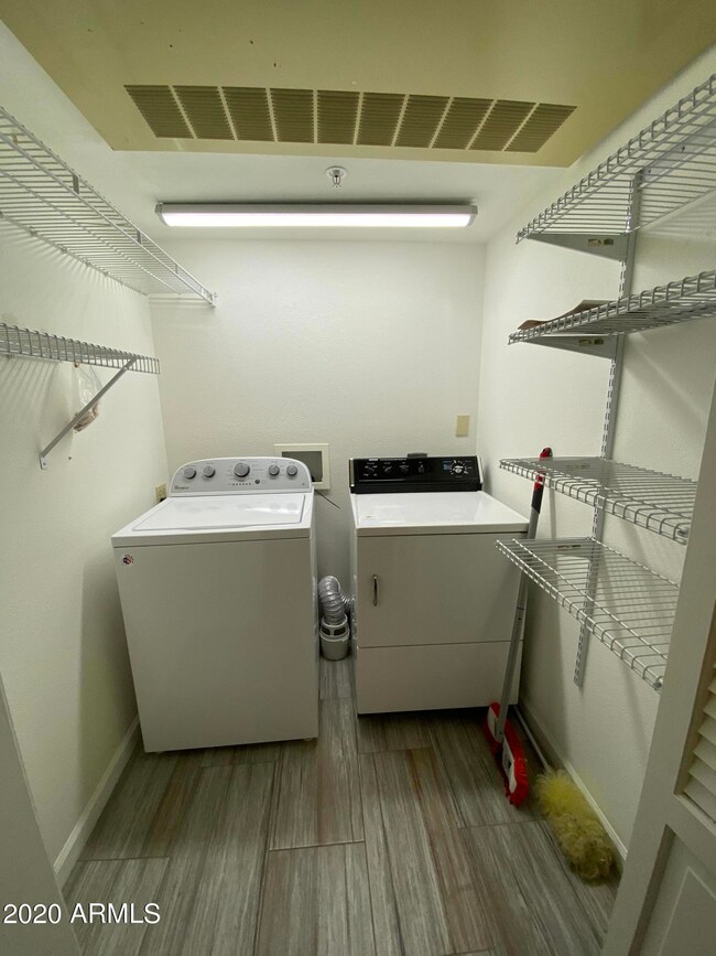 PRIVATE Laundry room