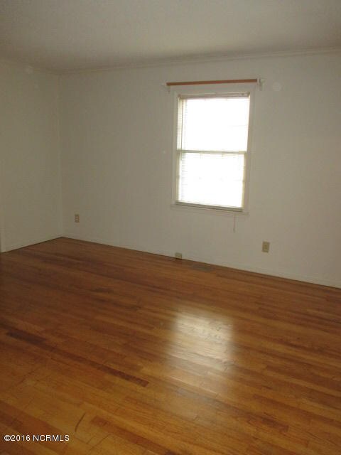 202 Columbia Dr, Jacksonville, NC 28546 - photo 2