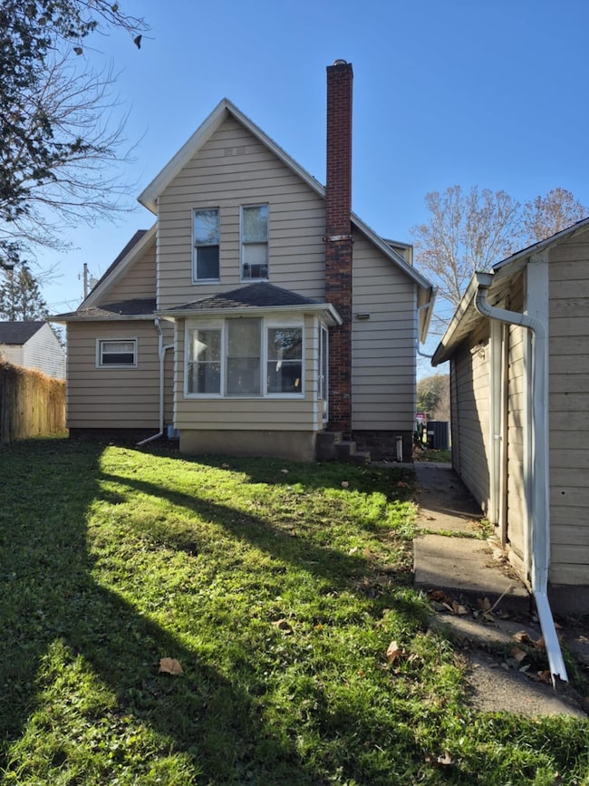 207 Parmalee St, Muscatine, IA 52761 - photo 3