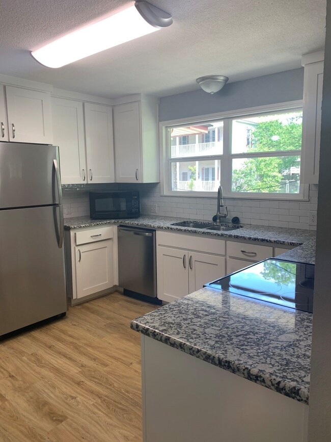 417 W 8th St, Bonham, TX 75418 - photo 5