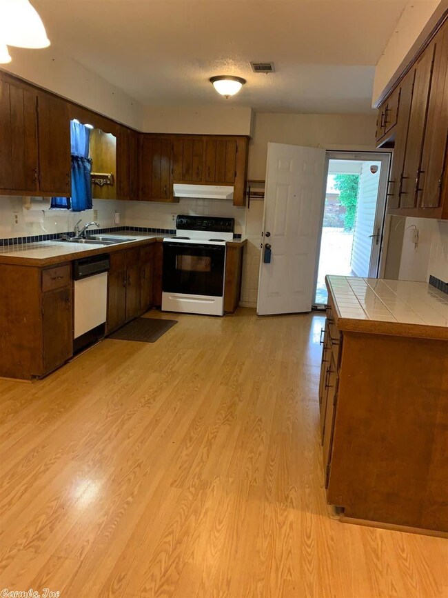 2217 Arkansas Ave, Conway, AR 72034 - photo 4