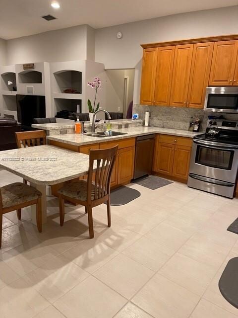 unlisted-address, Davie, FL 33324 - photo 4