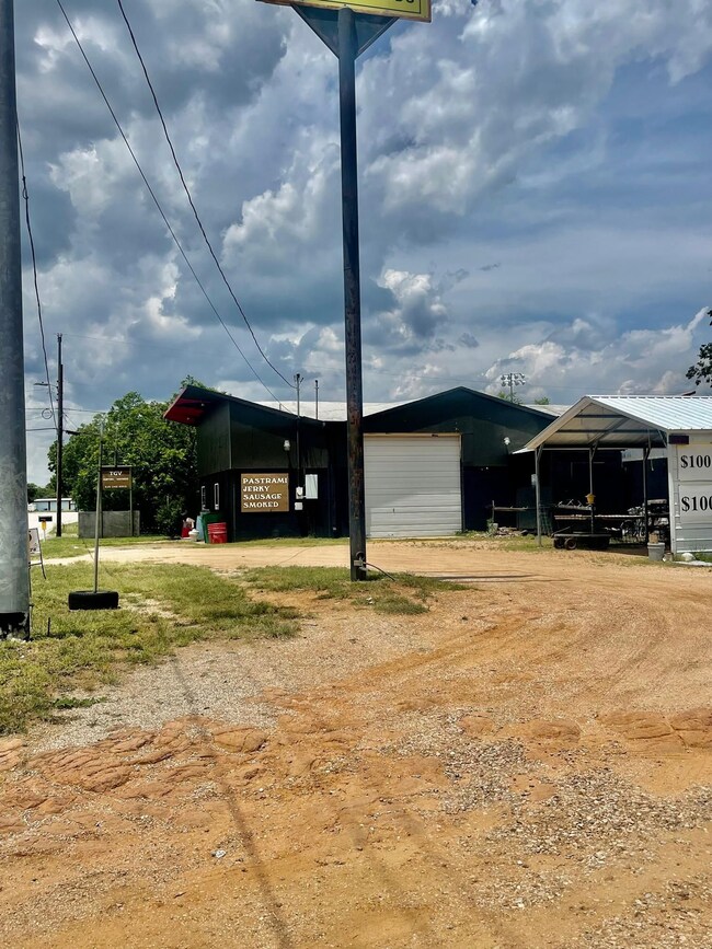 1010 Bessemer Ave, Llano, TX 78643 - photo 6