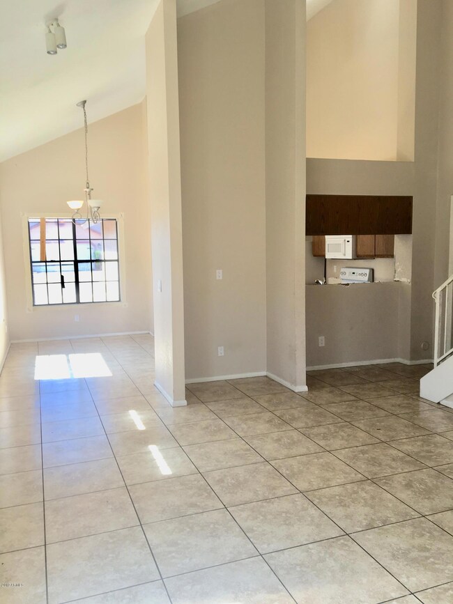 FAMILY ROOM (2)