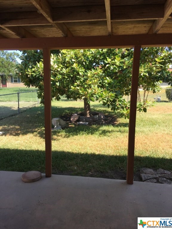 905 Holly St, Copperas Cove, TX 76522 - photo 4