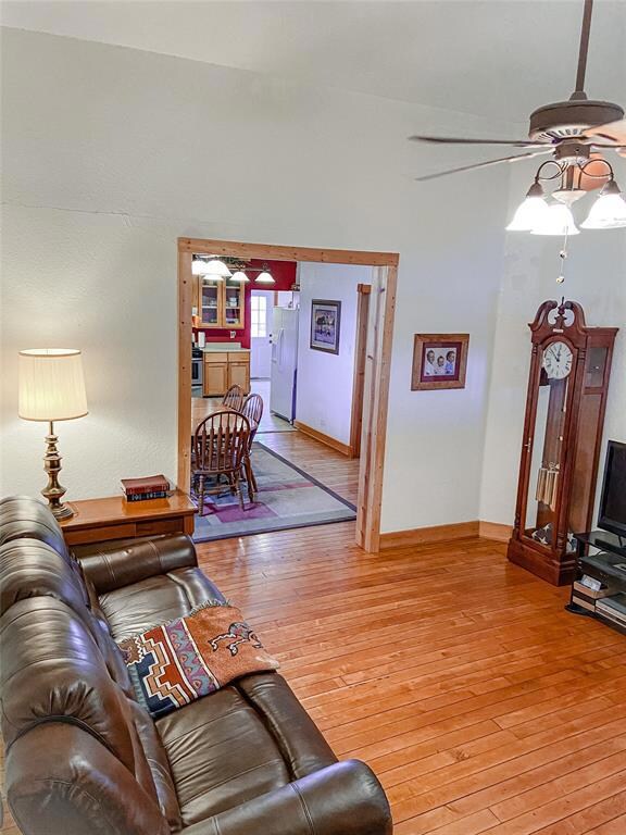 714 W Wardville St, Cleburne, TX 76033 - photo 6