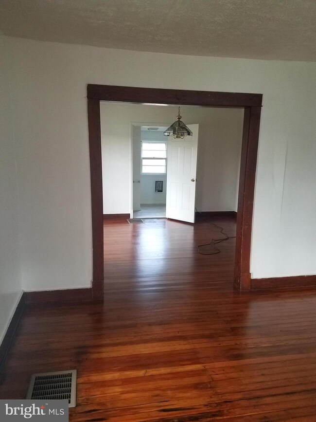 1021 Foreman Ln, Winchester, VA 22603 - photo 6