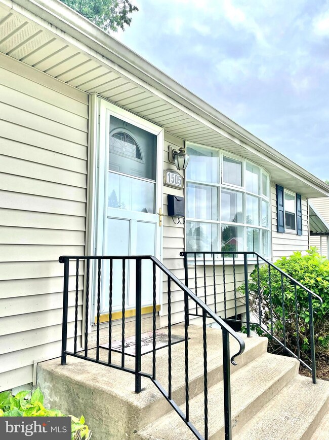 1505 Crestwood Rd, Bethlehem, PA 18018 - photo 3