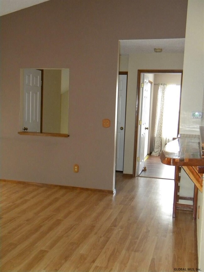 223 Hampton Place Blvd, Troy, NY 12180 - photo 4