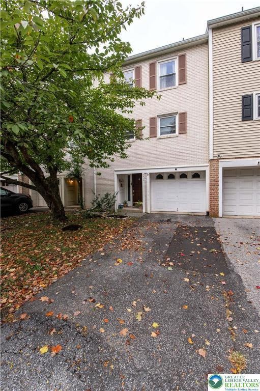 8315 Countryside Ln, Fogelsville, PA 18051 - photo 2