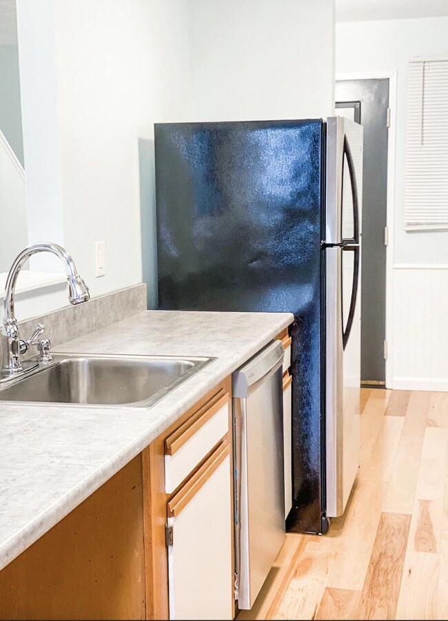 Island Terrace unit 131, Saco, ME 04072 - photo 5