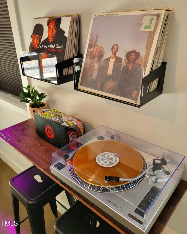 MUSIC.STATION