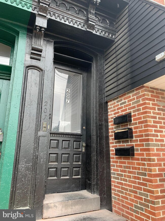 207 W Lancaster Ave unit 3RD FLOOR, Downingtown, PA 19335 - photo 2