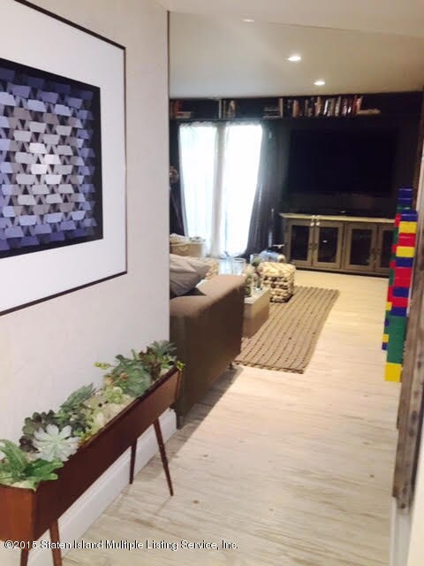 Family Room Entry